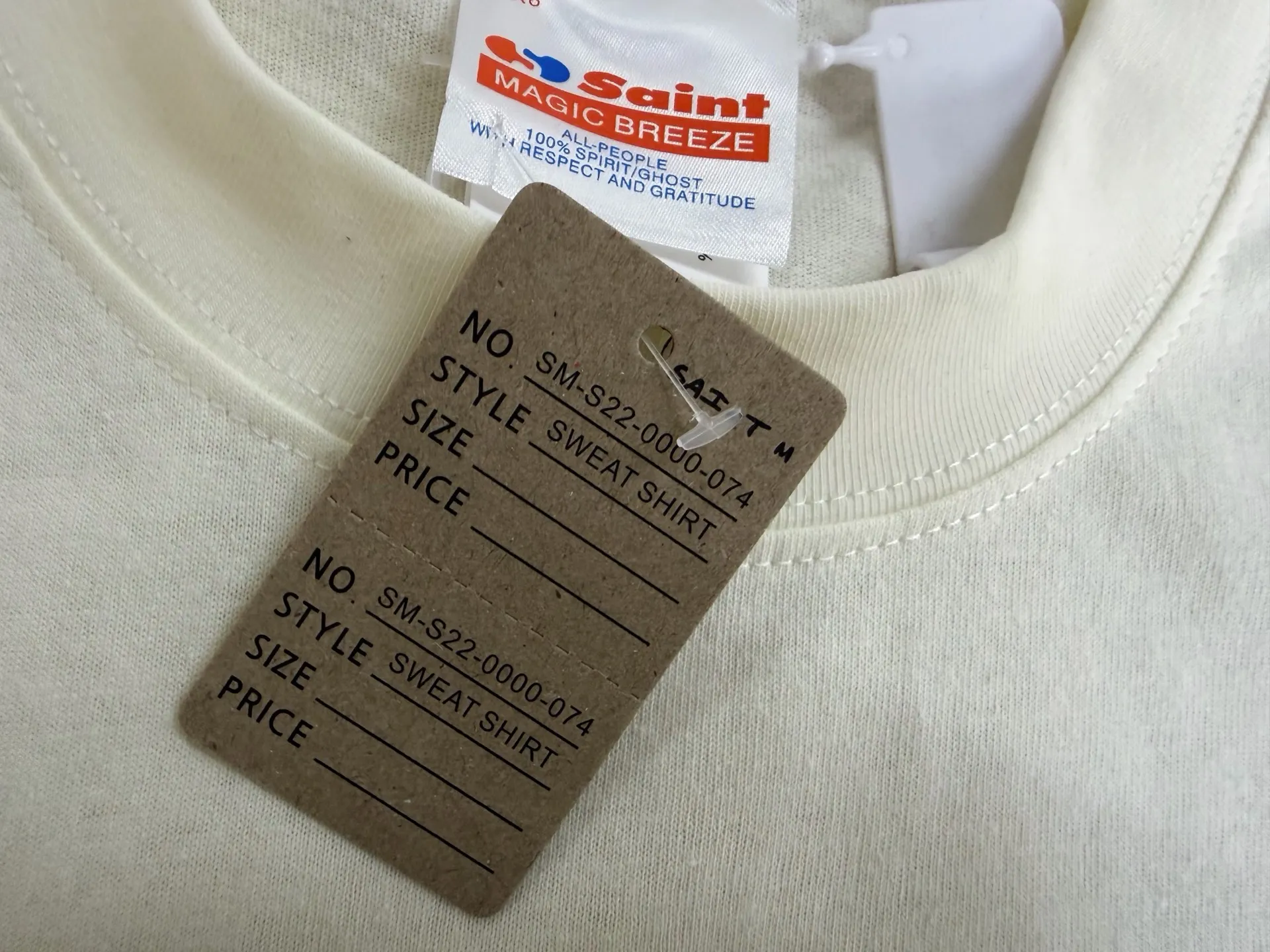 ❥8031#P116 Saint Mxxxxxx short-sleeved T-shirt, made of soft cotton fabric, comfortable and breathable. The words "LOVE SONG" are printed on the front. It has a full street feel and a loose fit. It is suitable for daily casual or street wear. Size: (S-M-L-XL) Color: Beige